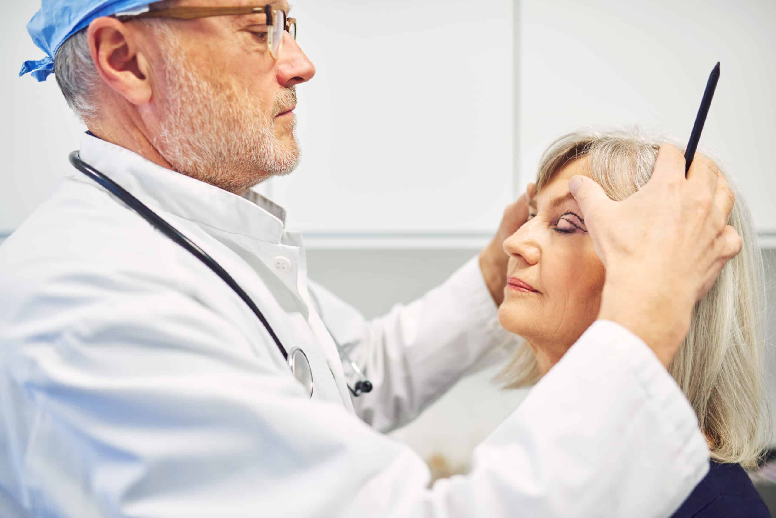 blépharoplastie après 2 jours, 3 jours, 5 jours, 7 jours, 10jours et 1 mois Skin Marceau Paris